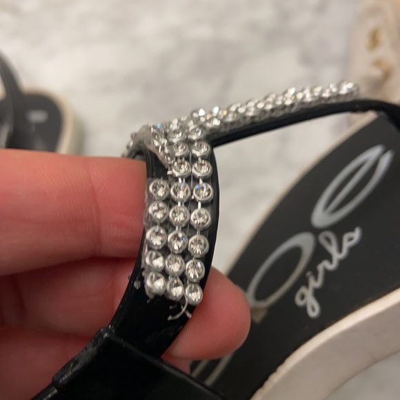 Flip flops with rhinestone detail - Picture 2 of 4